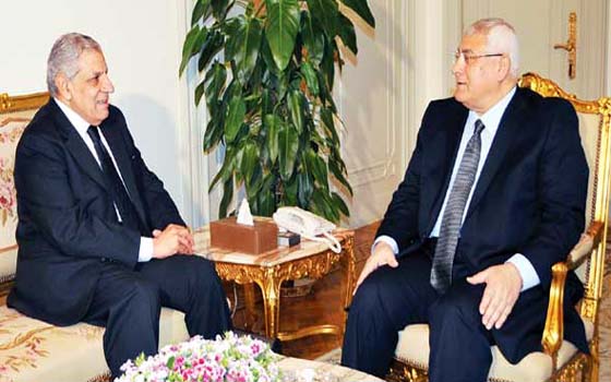   مصر اليوم - محلب والوزراء يؤدّون اليمين الدّستوريّة أمام رئيس الجمهوريّة